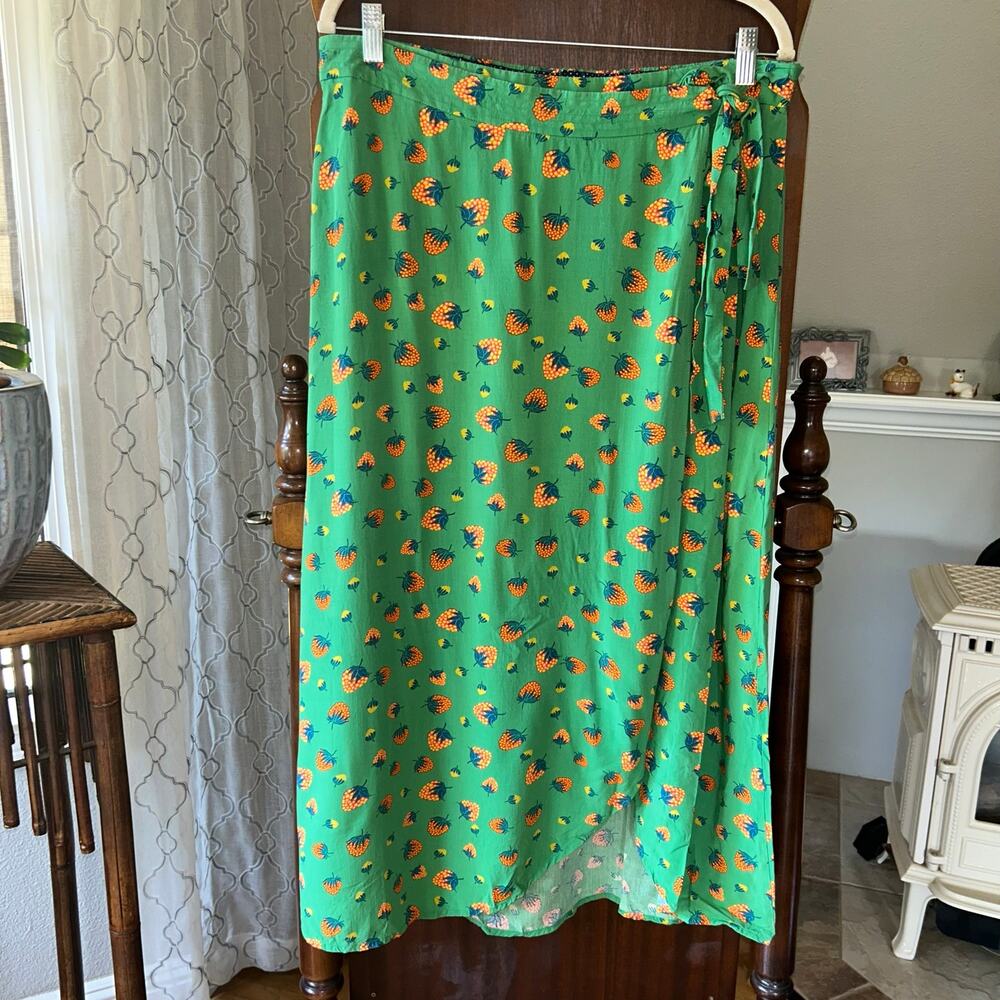 Anthropologie Colloquial Wrap Skirt green strawberry pattern large